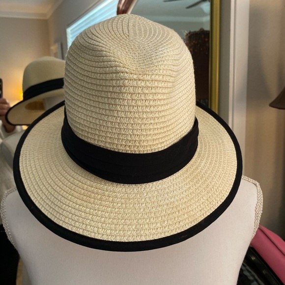 ABS Allen Schwartz Accessories - Elegant Cream and Black Women's Hat